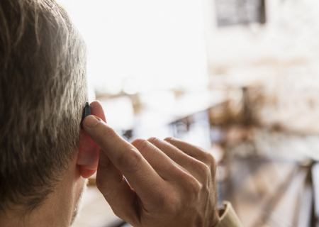 How AI-powered hearing aids can help you hear better